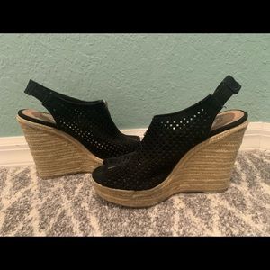 Steve Madden 7 1/2 black and beige zip up wedges